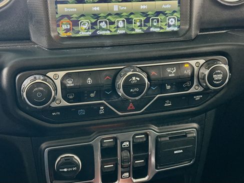 Used 2023 Jeep Wrangler Unlimited Sahara w/ Cold Weather Group AWD/4WD image 19