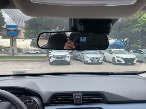 Used 2025 Nissan Versa SV FWD image 17
