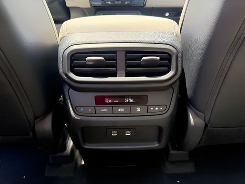New 2026 Honda Pilot Touring image 13