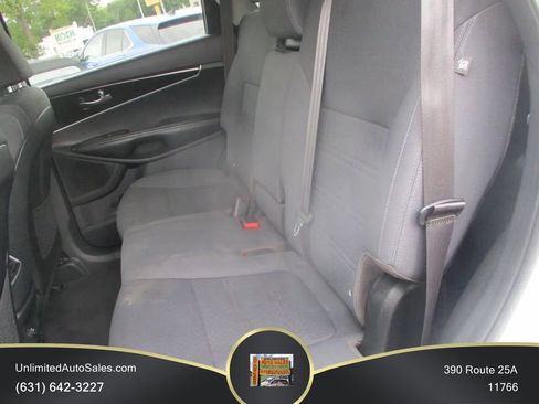 Used 2020 Kia Sorento FWD V6 image 8