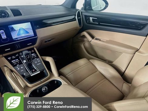 Used 2020 Porsche Cayenne AWD/4WD image 25