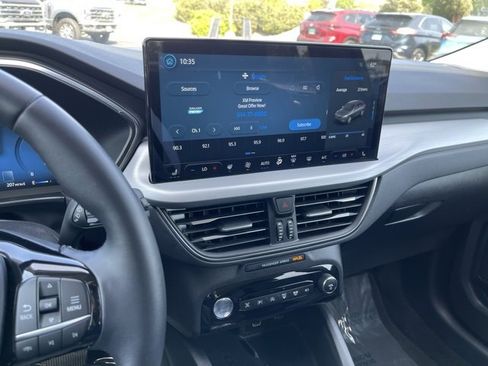 Used 2024 Ford Escape Platinum image 9