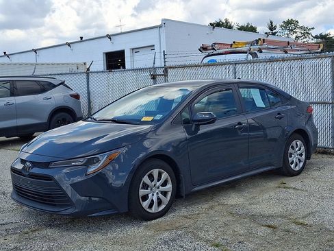 Used 2025 Toyota Corolla LE FWD image 4
