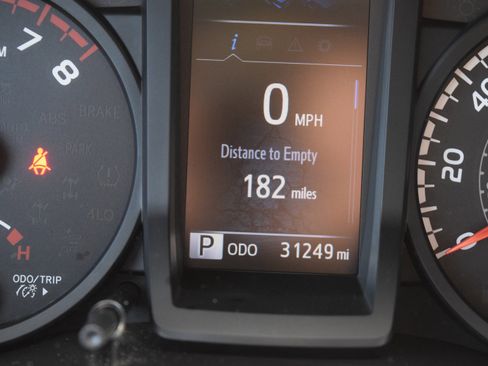Used 2018 Toyota Tacoma SR w/ SR Convenience Package AWD/4WD image 12