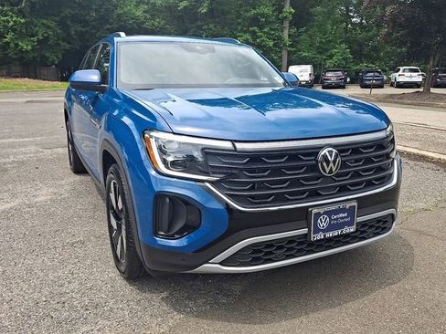 Certified 2025 Volkswagen Atlas Cross Sport SE image 2