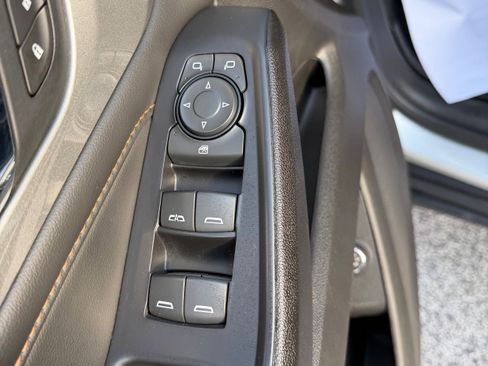 Used 2021 Chevrolet Traverse LT image 16