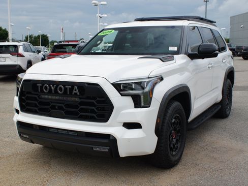 Used 2025 Toyota Sequoia TRD Pro AWD/4WD image 2