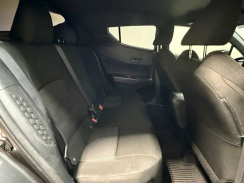 Used 2019 Toyota C-HR XLE FWD image 18