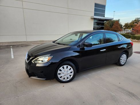 Used 2018 Nissan Sentra S image 4