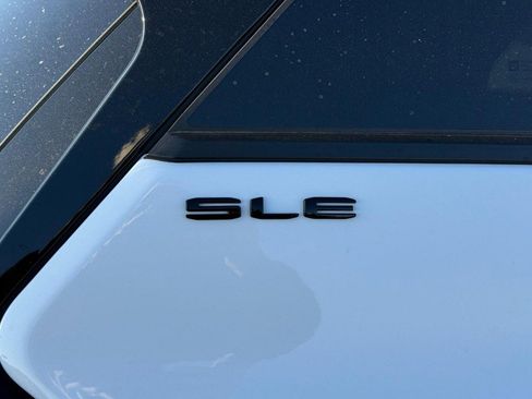 Used 2023 GMC Terrain SLE w/ Driver Convenience Package image 7