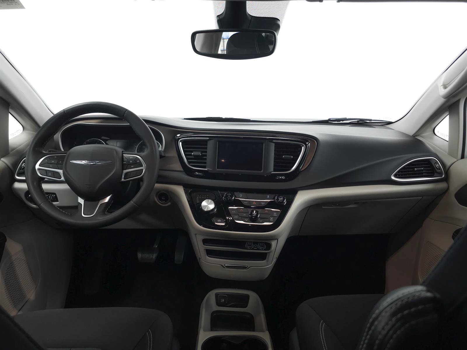 Used 2023 Chrysler Voyager LX FWD image 6