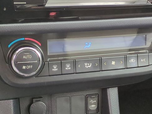 Used 2015 Toyota Corolla S image 23