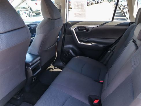 Used 2020 Toyota RAV4 LE FWD image 18