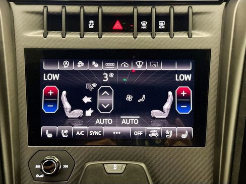 Used 2024 Lamborghini Urus Performante AWD/4WD image 16