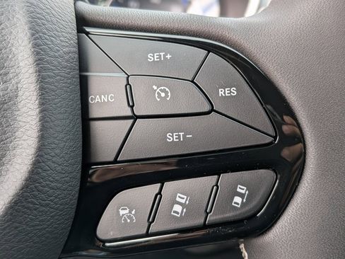 New 2026 Chrysler Pacifica Limited w/ Uconnect Theater Family Group image 16