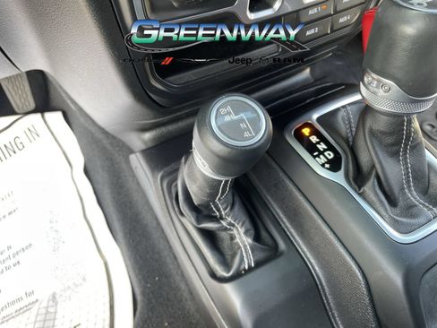 Used 2018 Jeep Wrangler Unlimited Sahara AWD/4WD image 25