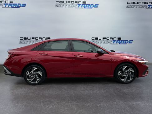 Used 2025 Hyundai Elantra Sport w/ Cargo Package FWD image 4