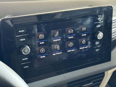 Used 2025 Volkswagen Jetta SE FWD image 18