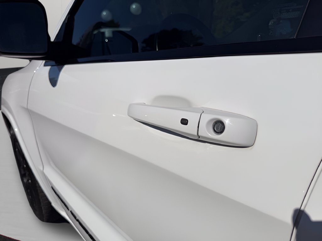 Used 2017 Jeep Grand Cherokee Altitude AWD/4WD image 19