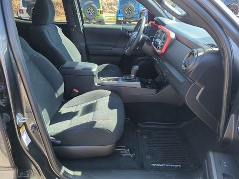 Used 2020 Toyota Tacoma TRD Off-Road image 18