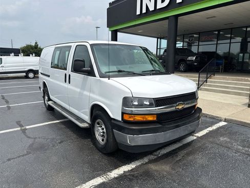 Used 2018 Chevrolet Express 2500 w/ Driver Convenience Package RWD image 2