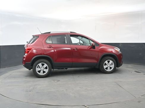 Used 2022 Chevrolet Trax LT w/ LT Convenience Package image 6