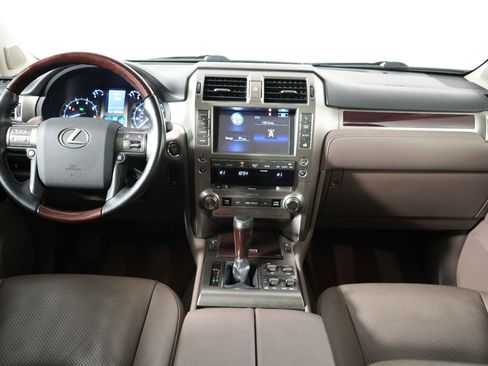 Used 2019 Lexus GX 460 Luxury w/ Preferred Accessory Package AWD/4WD image 10