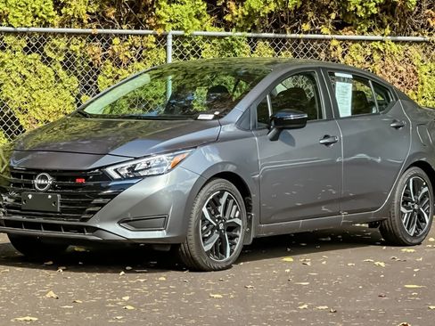 Used 2025 Nissan Versa SR w/ Trunk Package image 9