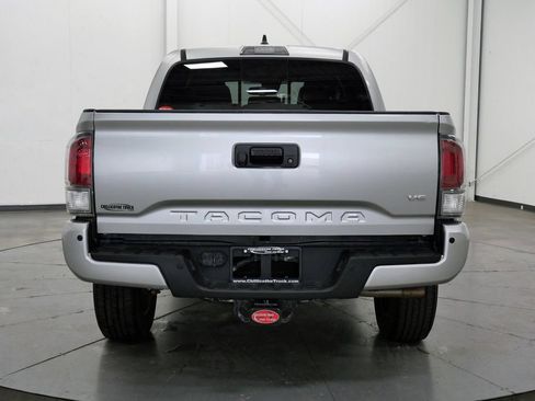 Used 2022 Toyota Tacoma TRD Off-Road w/ Technology Package AWD/4WD image 6