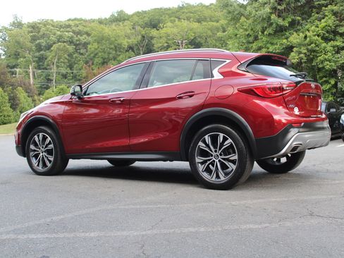 Used 2017 INFINITI QX30 Premium w/ Navigation Package AWD/4WD image 4