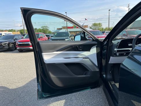 New 2024 Cadillac Lyriq Luxury RWD image 21