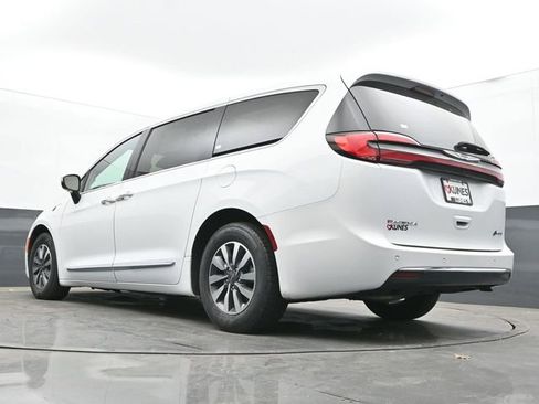 Used 2023 Chrysler Pacifica Limited FWD image 51