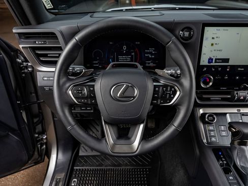 Used 2025 Lexus GX 550 image 19