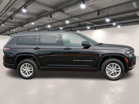 Used 2025 Jeep Grand Cherokee L Laredo RWD image 17