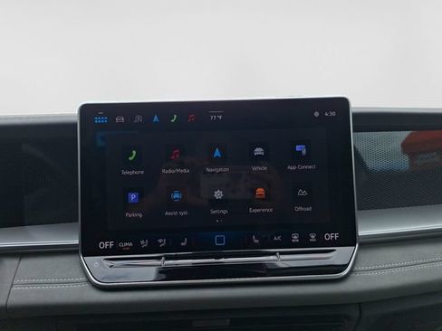 Used 2025 Volkswagen Tiguan SE w/ Panoramic Sunroof Package AWD/4WD image 15