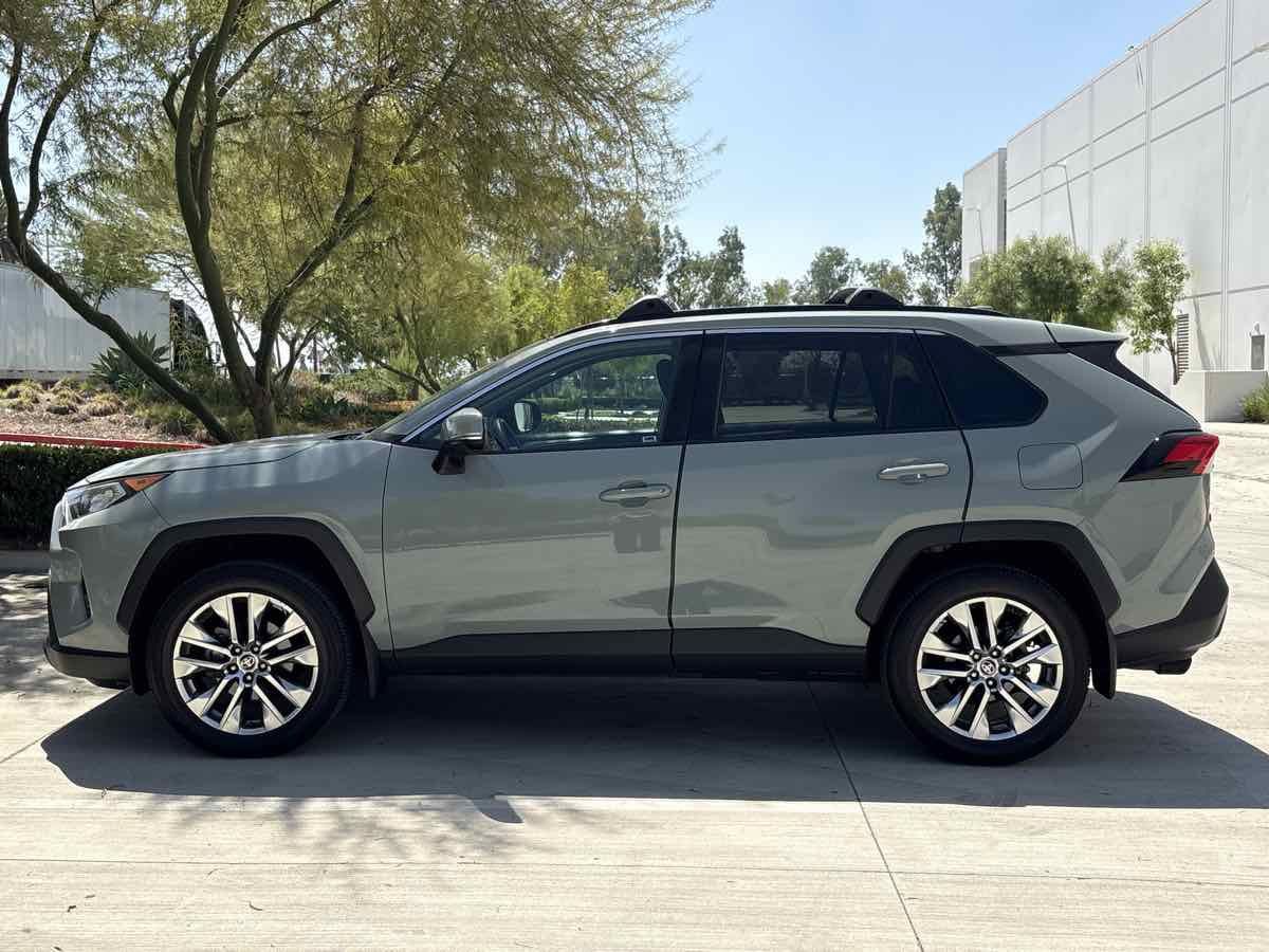 Used 2021 Toyota RAV4 XLE Premium w/ Carpet Mat Package (TMS) FWD image 6