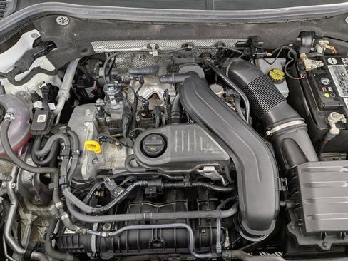 Used 2022 Volkswagen Taos SEL w/ Panoramic Sunroof Package image 28