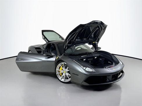 Used 2018 Ferrari 488 GTB image 40