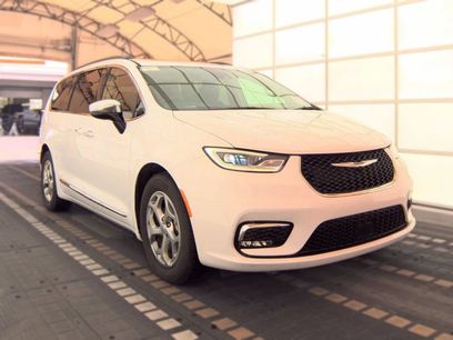Used 2023 Chrysler Pacifica Limited