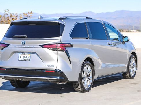 Certified 2023 Toyota Sienna Platinum image 6
