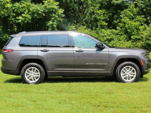 New 2025 Jeep Grand Cherokee L Laredo image 2