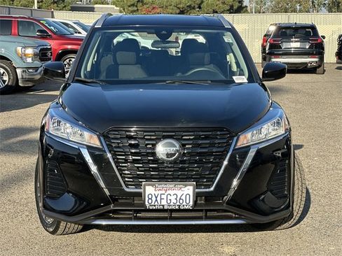 Used 2021 Nissan Kicks SV image 2