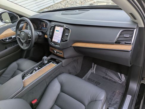 Certified 2023 Volvo XC90 T8 Plus w/ Protection Package Premier image 34