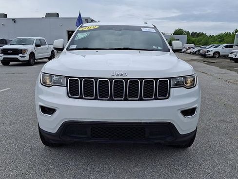 Used 2019 Jeep Grand Cherokee Laredo AWD/4WD image 3