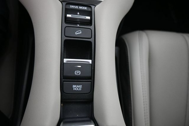 Used 2026 Honda HR-V EX-L image 13