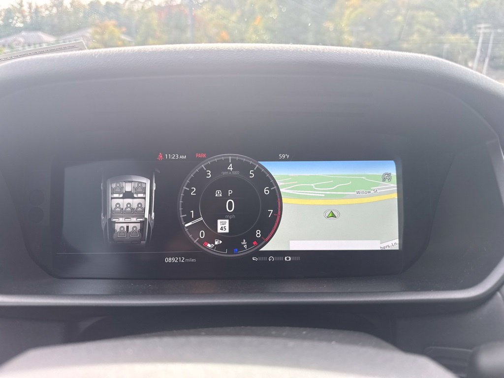 Used 2018 Land Rover Discovery HSE AWD/4WD image 8