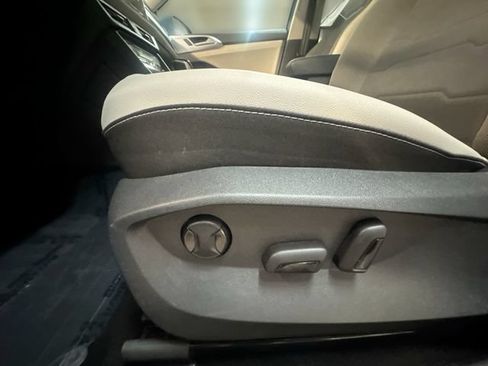 Certified 2025 Volkswagen Taos SE AWD/4WD image 15
