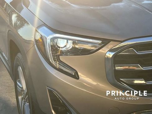 Used 2018 GMC Terrain SLT w/ Preferred Package image 9