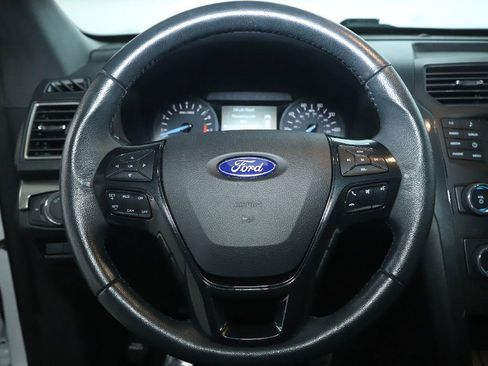 Used 2018 Ford Explorer XLT image 21