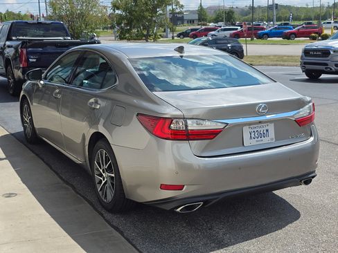 Used 2017 Lexus ES 350 w/ Luxury Package FWD image 5
